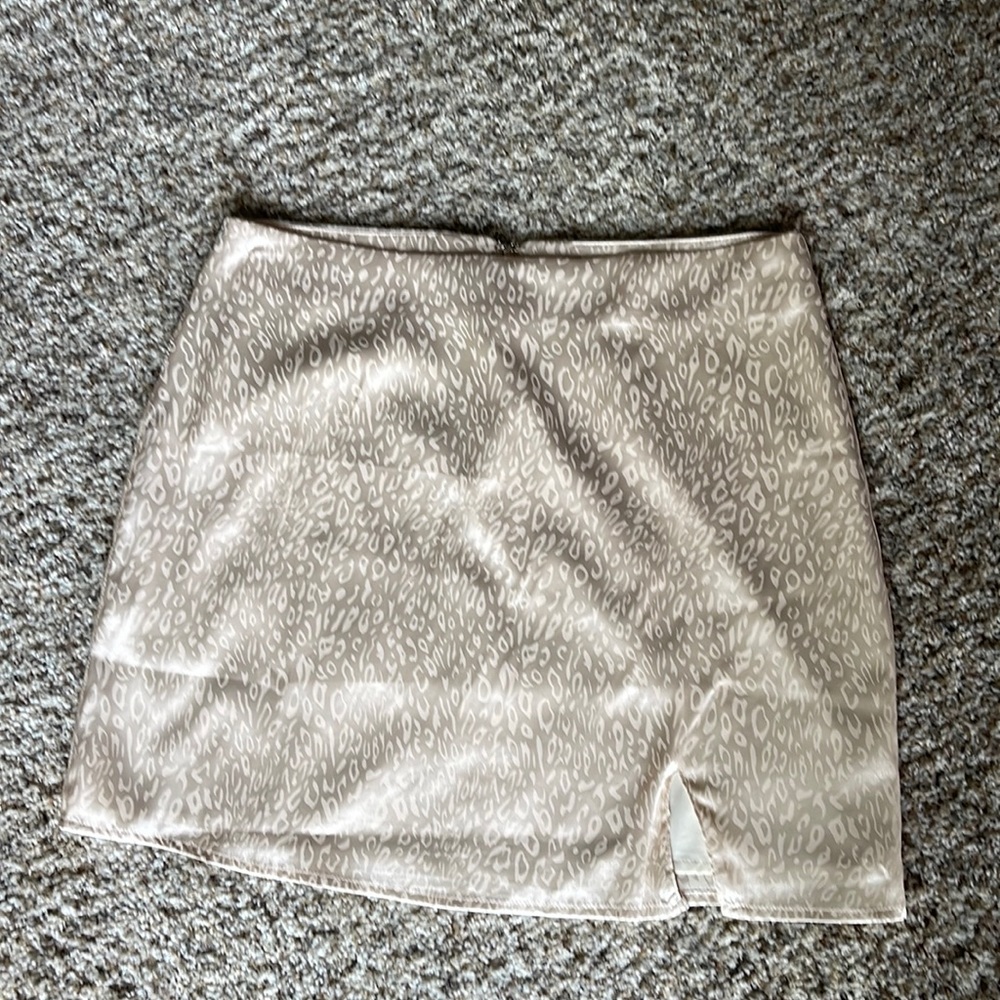 Nude cheetah skirt with slit